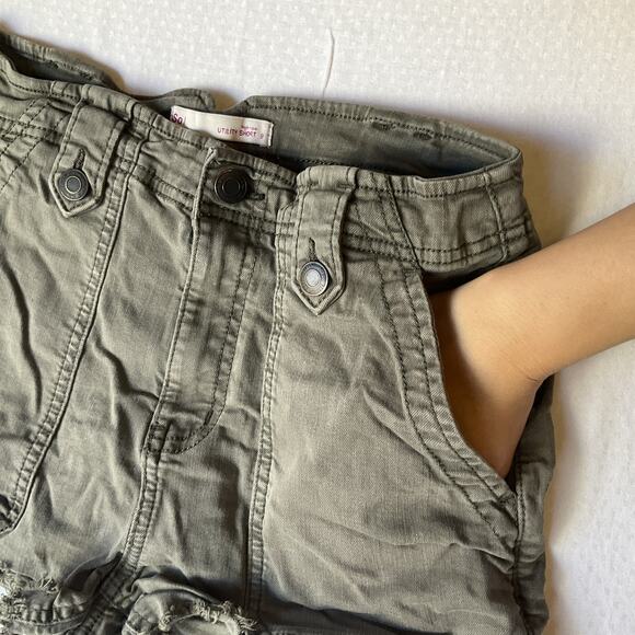 Sol Women Shorts 9 Olive Cargo Utility Short Button 2" Inseam - Picture 9 of 10